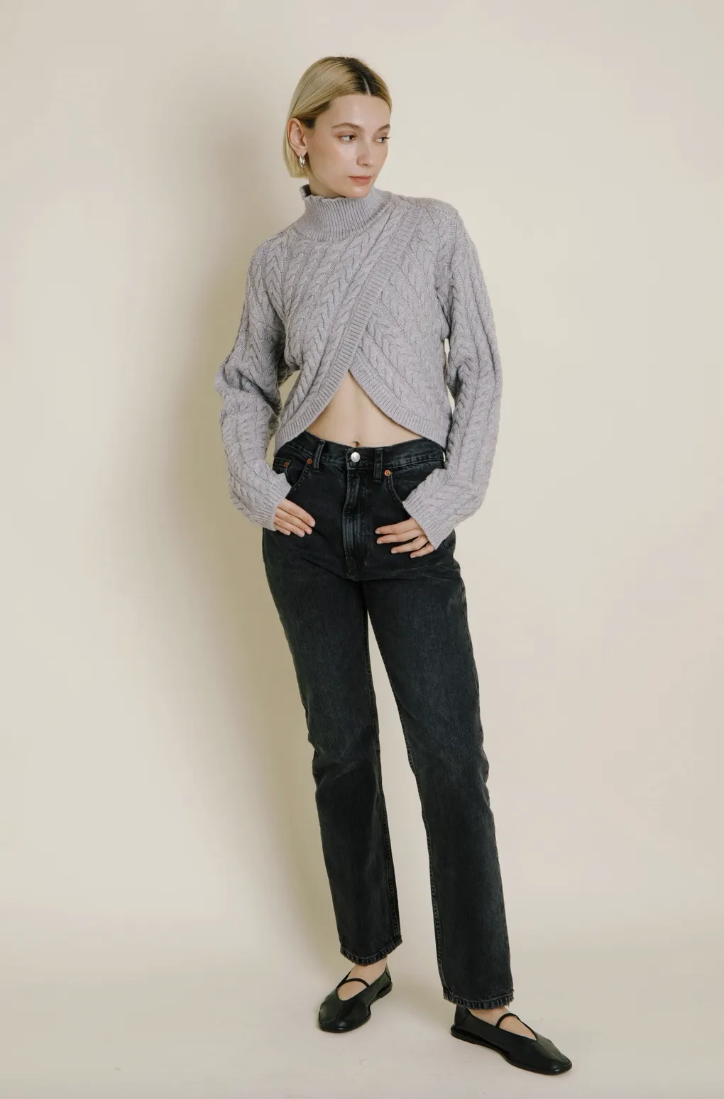 CROSS OVER TURTLENECK SWEATER